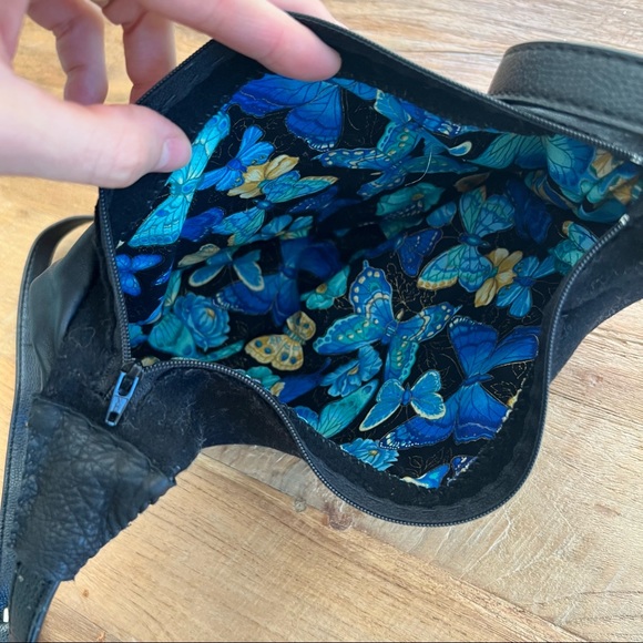 Custom Beaded First Nations Cross Body Black Leather and Felt Purse - Picture 6 of 11